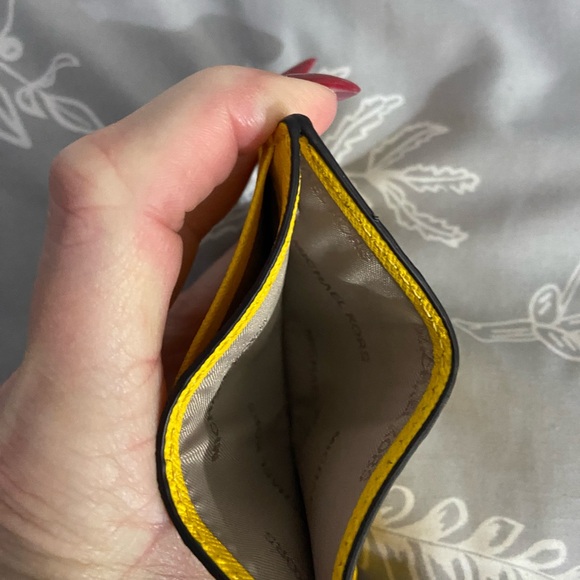 NWOT Michael Kors Yellow Card Holder - Picture 3 of 3